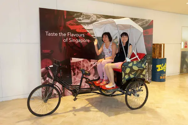 Raffles City rickshaw (1)